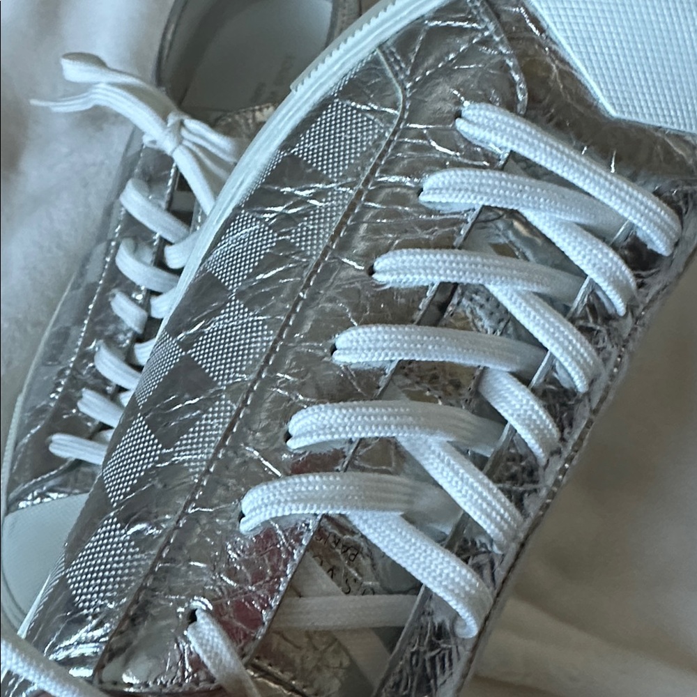LOUIS VUITTON Silver Damier Ebene Authentic M 7.5 W 10 LV dustbag LV box Clean